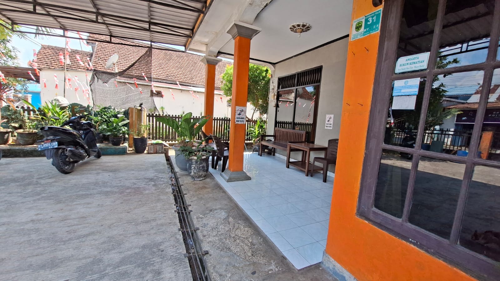 Area depan Penginapan D'Faviyo